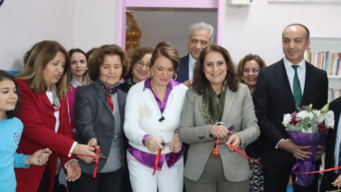 Okulumuzda Yeni bir kütüphane açıldı.